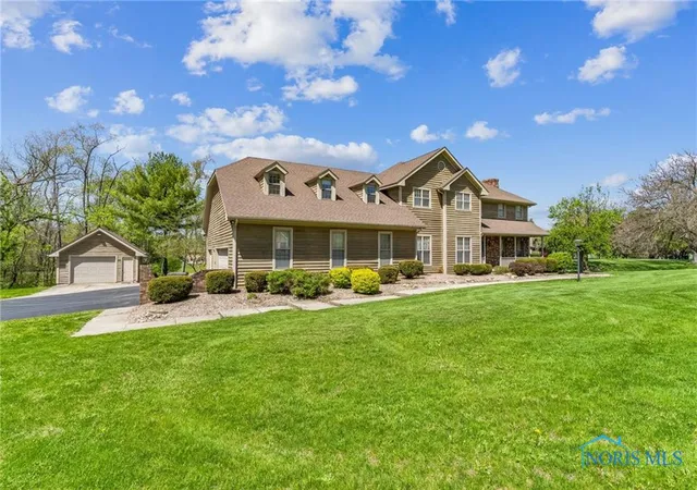 Photo 1 of Single family home for sale at 125 W Woodmere Dr, Tiffin, OH 44883 | MLS# 6129263 | Listing updated on 2025-10-16