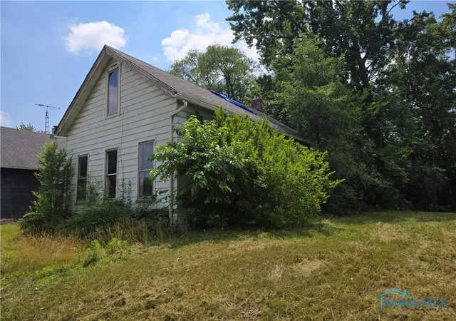 Photo 3 of Single family home for sale at 925 Colburn St, Toledo, OH 43609 | MLS# 6132745 | Listing updated on 2025-12-02