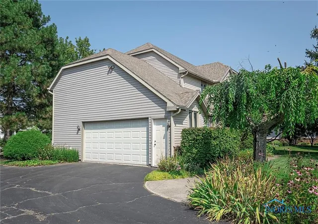 2nd image of 26951 Ottekee Dr, Perrysburg, OH 43551 | MLS# 6134106