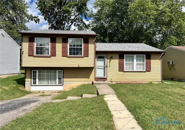 Photo 1 of Single family home for sale at 3533 Willow Brook Ln, Toledo, OH 43611 | MLS# 6134930 | Listing updated on 2026-02-26