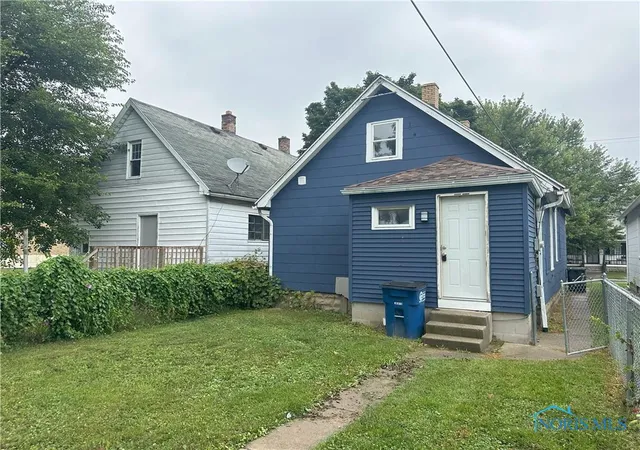 Homes for sale in Toledo, OH | 3221 Maple St, Toledo, OH 43608 | MLS# 6134589