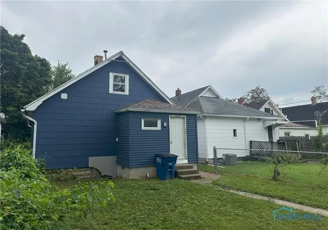 Homes for sale in Toledo, OH | 3221 Maple St, Toledo, OH 43608 | MLS# 6134589