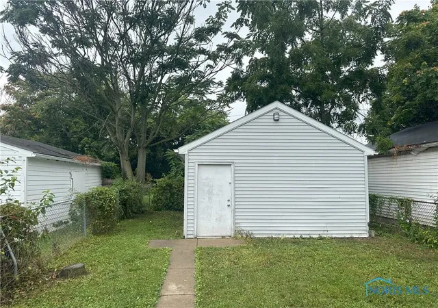 Homes for sale in Toledo, OH | 3221 Maple St, Toledo, OH 43608 | MLS# 6134589