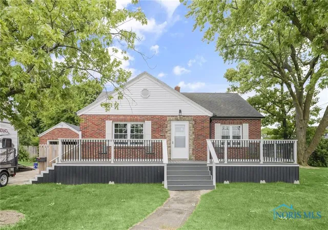 Photo 1 of Single family home for sale at 1421 Hurd Ave, Findlay, OH 45840 | MLS# 6132714 | Listing updated on 2025-11-13
