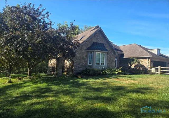Photo 2 of Single family home for sale at 3121 County Road Ef, Swanton, OH 43558 | MLS# 6135006 | Listing updated on 2025-10-21