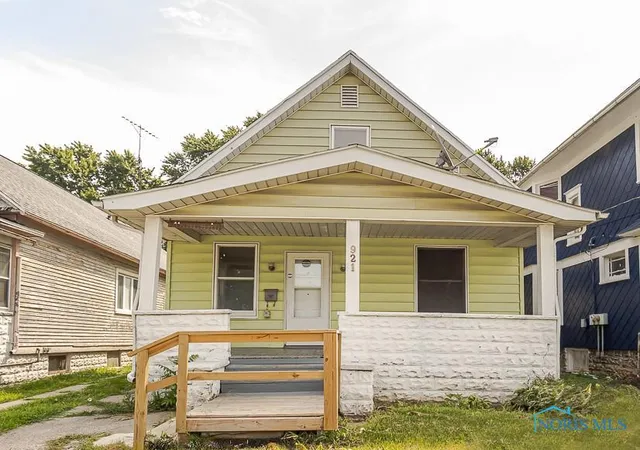 Homes for sale in Toledo, OH | 921 Butler St, Toledo, OH 43605 | MLS# 6134172