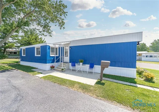 Photo 1 of Manufactured home for sale at 1854 Huntington Dr, Findlay, OH 45840 | MLS# 6132824 | Listing updated on 2025-11-14