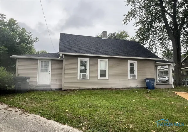 Photo 3 of Single family home for sale at 1455 & 1457 Ingomar Ave, Toledo, OH 43609 | MLS# 6132875 | Listing updated on 2025-11-17