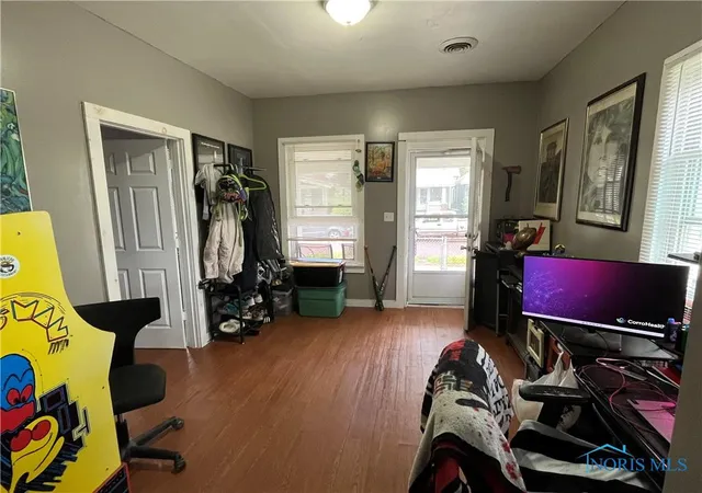 Photo 3 of Single family home for sale at 1455 & 1457 Ingomar Ave, Toledo, OH 43609 | MLS# 6132875 | Listing updated on 2025-11-17