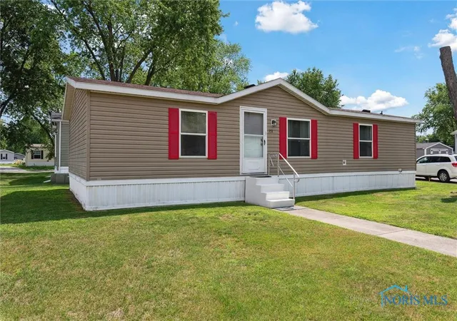 Photo 2 of Manufactured home for sale at 7717 Angola Rd, Holland, OH 43528 | MLS# 6131965 | Listing updated on 2025-12-23
