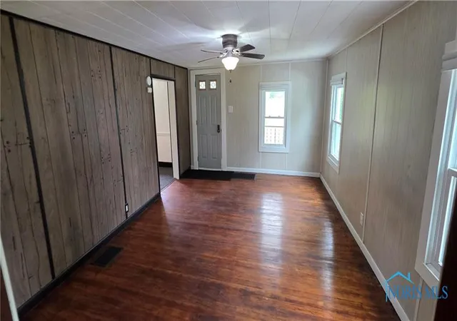 Photo 2 of Single family home for sale at 1037 Fishlock Ave, Findlay, OH 45840 | MLS# 6129994 | Listing updated on 2025-10-20