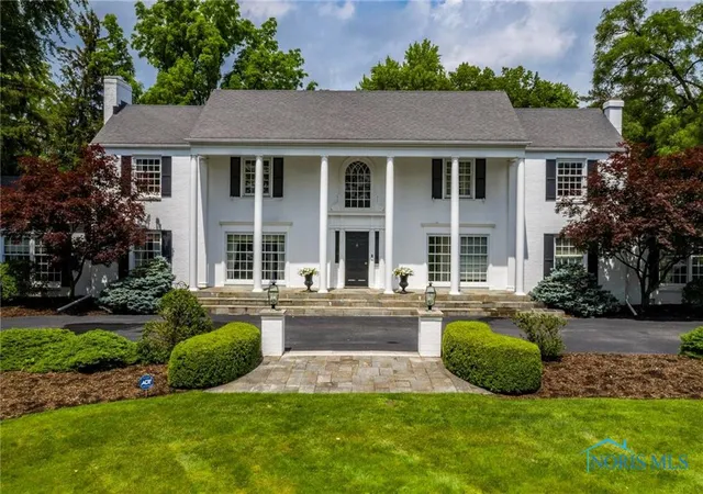 Photo 1 of Mansion for sale at 3000 Valley View Dr, Toledo, OH 43615 | MLS# 6131583 | Listing updated on 2025-10-16