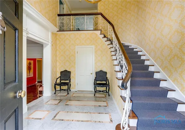 Photo 2 of Mansion for sale at 3000 Valley View Dr, Toledo, OH 43615 | MLS# 6131583 | Listing updated on 2025-10-16