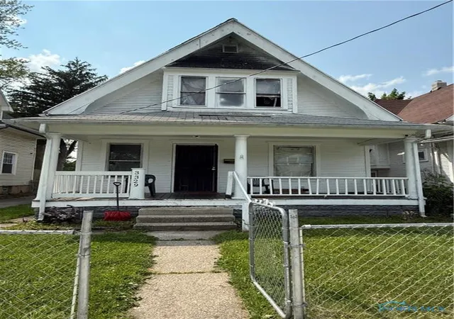 Photo 1 of Single family home for sale at 3329 Glenwood Ave, Toledo, OH 43610 | MLS# 6131870 | Listing updated on 2025-12-23