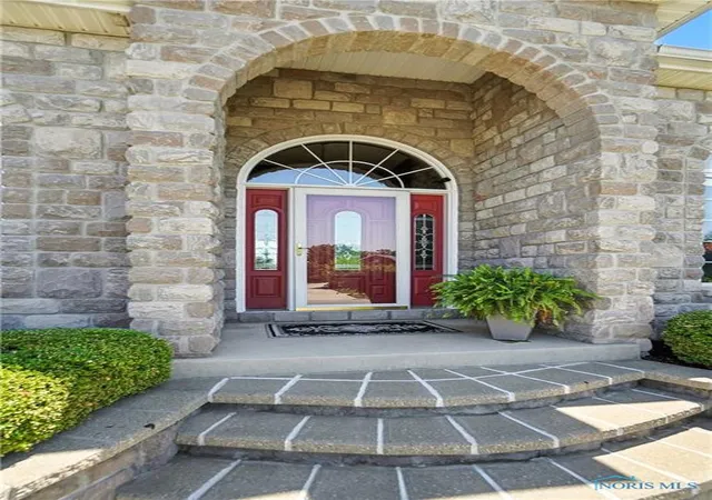Photo 3 of Single family home for sale at 6535 Silver Lake Dr, Findlay, OH 45840 | MLS# 6126951 | Listing updated on 2026-03-10
