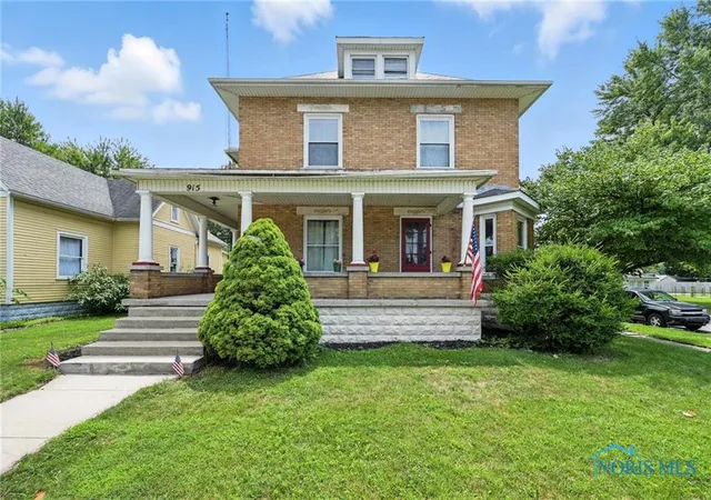Photo 1 of Single family home for sale at 915 W Main Cross St, Findlay, OH 45840 | MLS# 6133335 | Listing updated on 2025-10-27