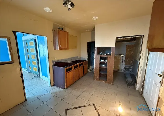 Photo 3 of Single family home for sale at 1109 City Park Ave, Toledo, OH 43604 | MLS# 6133168 | Listing updated on 2025-10-16