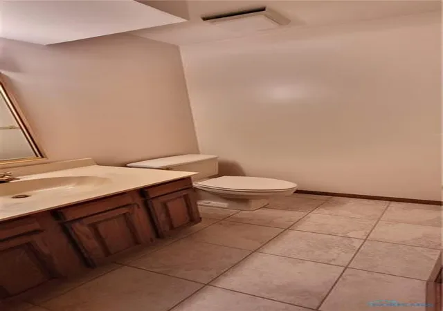Listing Photo 2 - Condo for sale in building located at 2355 Parliament Sq, Toledo, OH 43617 - Unit #