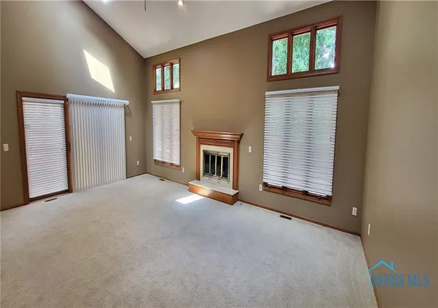 Photo 3 of Condo for sale at 2355 Parliament Sq, Toledo, OH 43617 | MLS# 6133420 | Listing updated on 2025-10-16