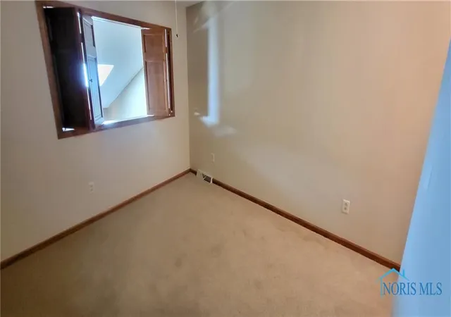 Listing Photo 5 - Condo for sale in building located at 2355 Parliament Sq, Toledo, OH 43617
