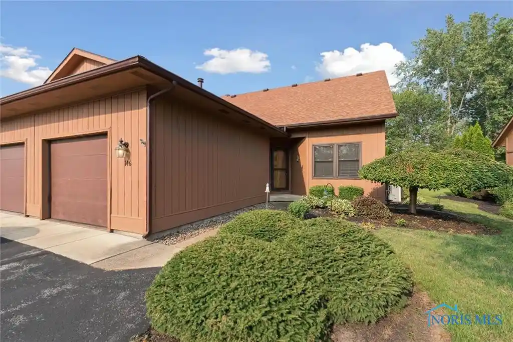 Listing Photo 2 - Condo for sale in 146 N Harbors End Dr located at 146 N Harbors End Dr, Port Clinton, OH 43452 - Unit 146 N Harbors End Dr