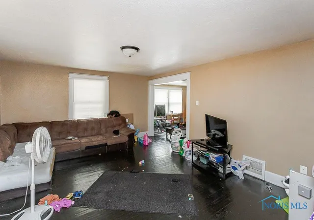 3rd image of 963 Mckinley Ave, Toledo, OH 43605 | MLS# 6133863