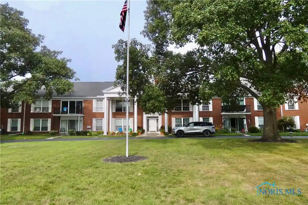 Listing Photo 22 - Condo for sale in 425 W Ridge Dr located at 425 W Ridge Dr, Fostoria, OH 44830 - Unit 425 W Ridge Dr