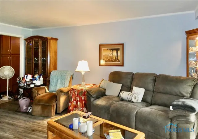 Listing Photo 4 - Condo for sale in building located at 425 W Ridge Dr, Fostoria, OH 44830