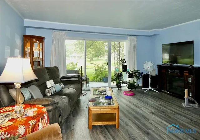 Listing Photo 5 - Condo for sale in building located at 425 W Ridge Dr, Fostoria, OH 44830