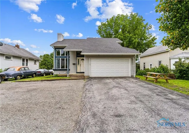 1st image of 801 W Sandusky St, Findlay, OH 45840 | MLS# 6131483