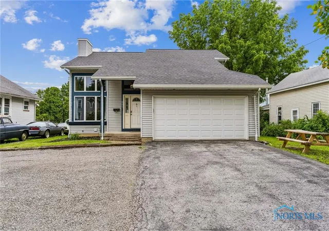 2nd image of 801 W Sandusky St, Findlay, OH 45840 | MLS# 6131483