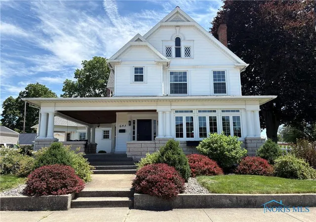 Photo 3 of Single family home for sale at 643 S Clinton St, Defiance, OH 43512 | MLS# 6132114 | Listing updated on 2026-01-16