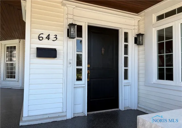 Photo 3 of Single family home for sale at 643 S Clinton St, Defiance, OH 43512 | MLS# 6132114 | Listing updated on 2026-01-16