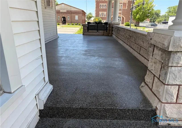 Photo 4 of Single family home for sale at 643 S Clinton St, Defiance, OH 43512 | MLS# 6132114 | Listing updated on 2026-01-16