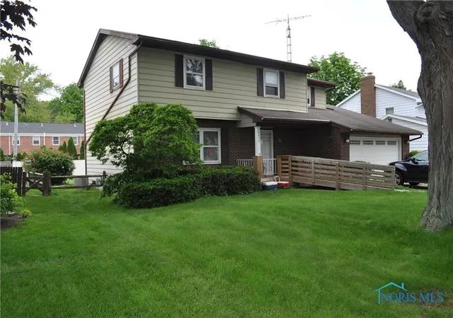 Photo 2 of Single family home for sale at 6652 Sue Ln, Maumee, OH 43537 | MLS# 6130426 | Listing updated on 2026-09-24