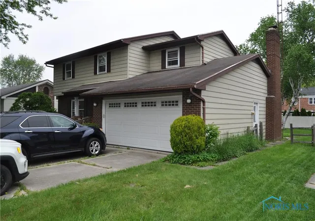 Photo 3 of Single family home for sale at 6652 Sue Ln, Maumee, OH 43537 | MLS# 6130426 | Listing updated on 2026-09-24