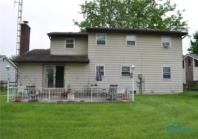 Photo 3 of Single family home for sale at 6652 Sue Ln, Maumee, OH 43537 | MLS# 6130426 | Listing updated on 2026-09-24
