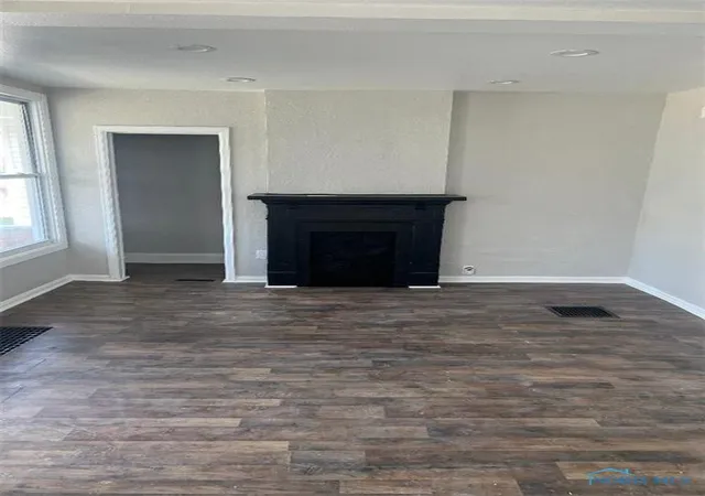 Photo 3 of Single family home for sale at 763 Redwood Ave, Toledo, OH 43609 | MLS# 6135428 | Listing updated on 2025-10-16