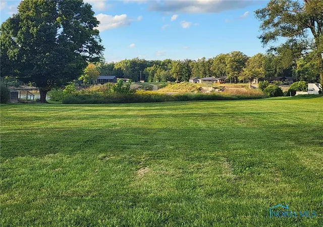 Homes for sale in Montpelier, OH | 988-989 Seneca Dr, Montpelier, OH 43543 | MLS# 6135527