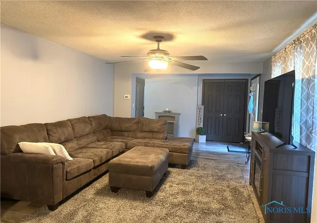 Photo 3 of Single family home for sale at 1819 Sherwood Dr, Defiance, OH 43512 | MLS# 6135267 | Listing updated on 2025-10-14