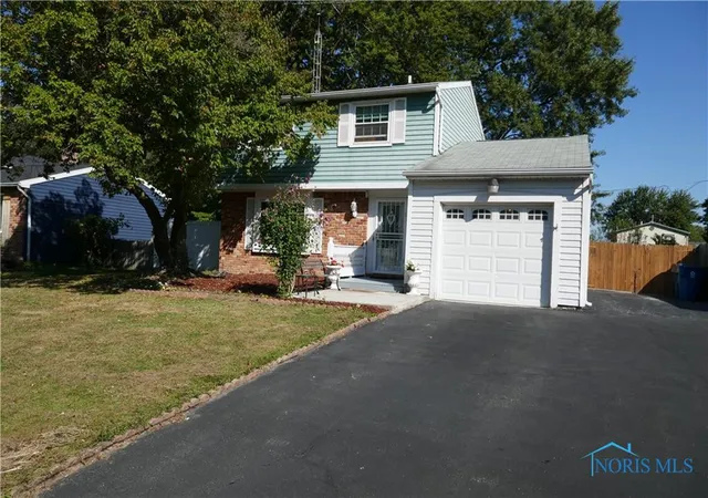 Single Family Residence at 5950 E Pembridge Dr, Toledo, OH 43615 | MLS# 6135650 | | Sold on 2025-10-10