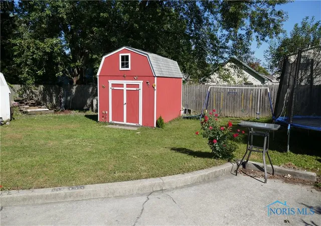 Photo 1 of Single Family Residence at 5950 E Pembridge Dr, Toledo, OH 43615 | MLS# 6135650 | | Sold on 2025-10-10