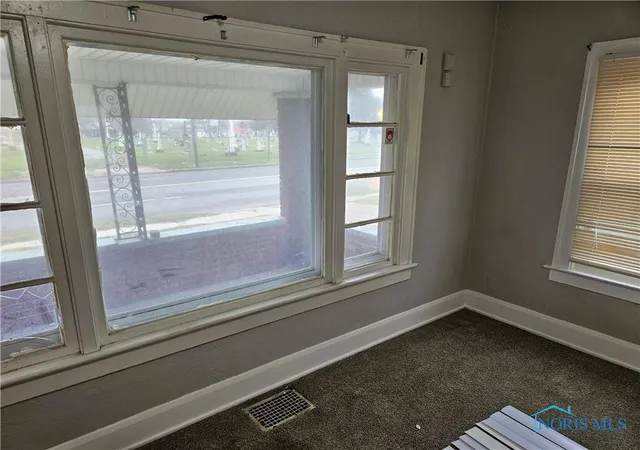 Photo 3 of Single family home for sale at 28 E Manhattan Blvd, Toledo, OH 43608 | MLS# 6135655 | Listing updated on 2026-02-09