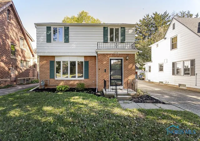 Homes for sale in Toledo, OH | 2716 Powhattan Pkwy, Toledo, OH 43606 | MLS# 6135908