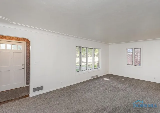 Homes for sale in Toledo, OH | 2716 Powhattan Pkwy, Toledo, OH 43606 | MLS# 6135908