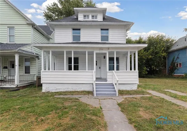 Photo 1 of Single family home for sale at 2368 Hollywood Ave, Toledo, OH 43620 | MLS# 6136028 | Listing updated on 2025-10-14