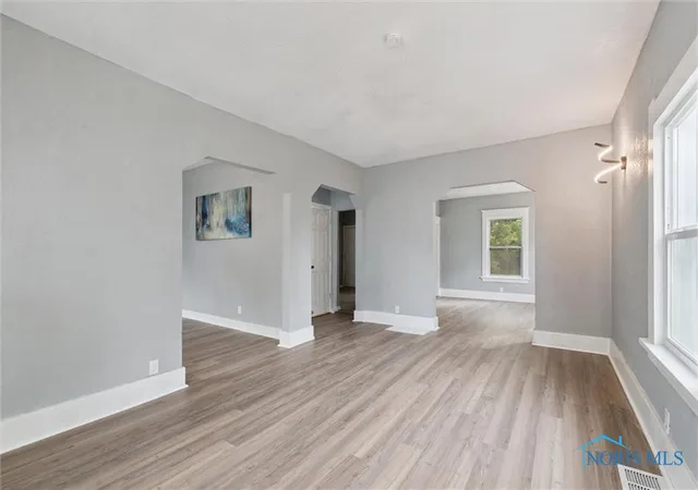 Photo 3 of Single family home for sale at 2368 Hollywood Ave, Toledo, OH 43620 | MLS# 6136028 | Listing updated on 2025-10-14