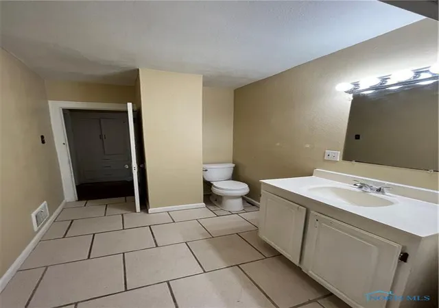 Photo 3 of Single family home for sale at 512 Woodsdale Ave, Toledo, OH 43609 | MLS# 6136083 | Listing updated on 2026-03-17