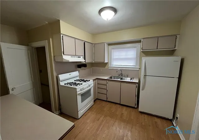 Photo 3 of Single family home for sale at 512 Woodsdale Ave, Toledo, OH 43609 | MLS# 6136083 | Listing updated on 2026-03-17