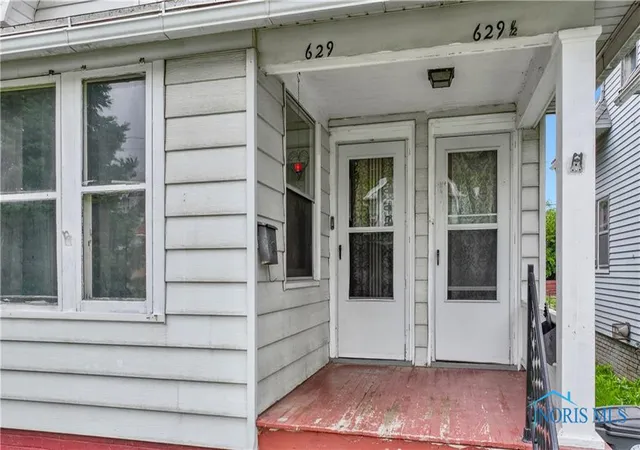 Homes for sale in Toledo, OH | 629 Clark St, Toledo, OH 43605 | MLS# 6136315